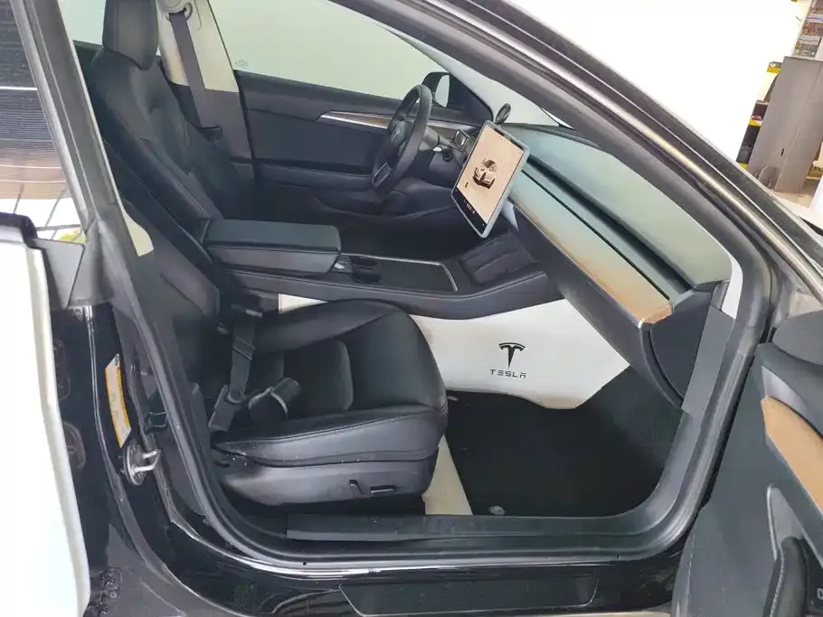 Tesla Model 3 — фото 10