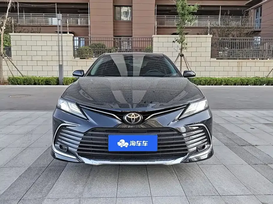 Toyota Camry — фото 9