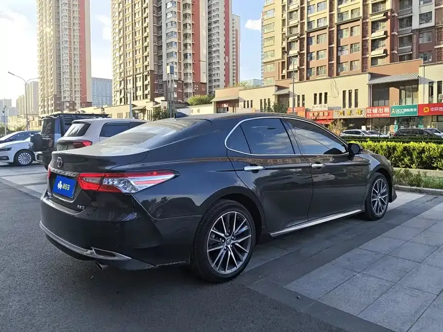 Toyota Camry — фото 10