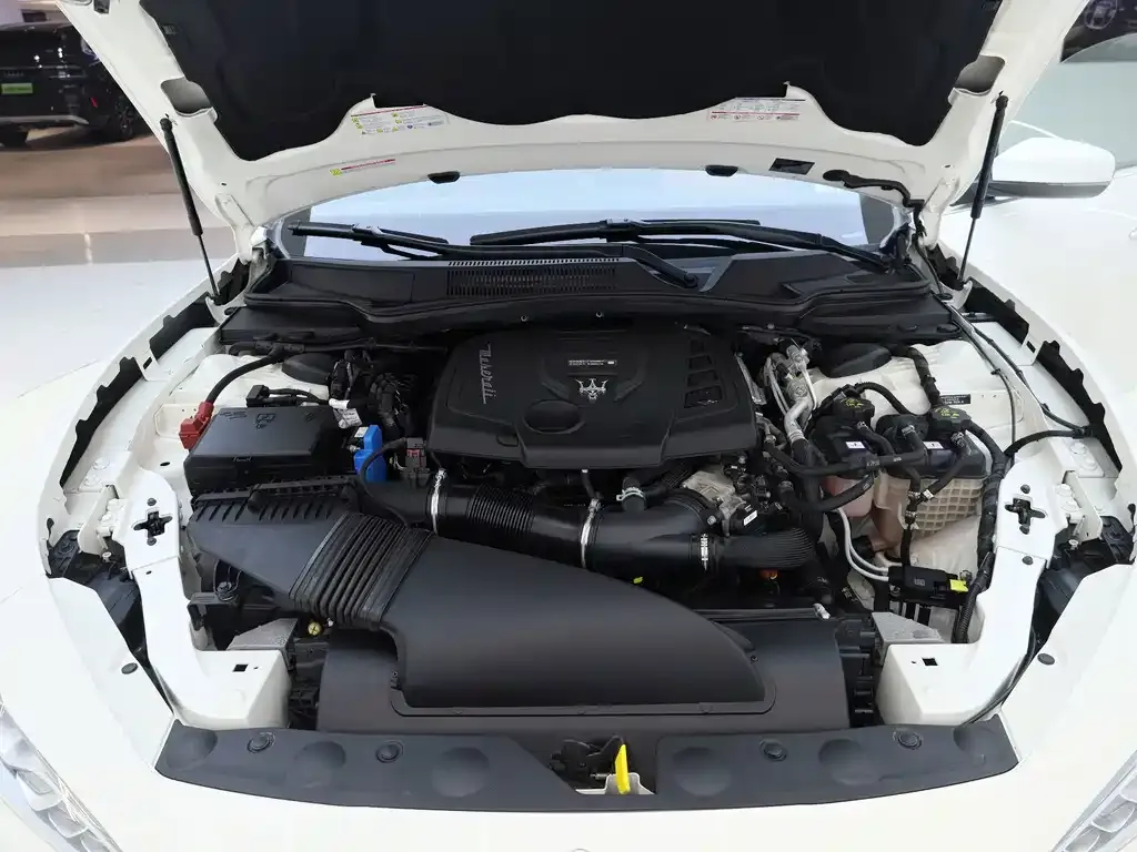 Maserati Ghibli — фото 10