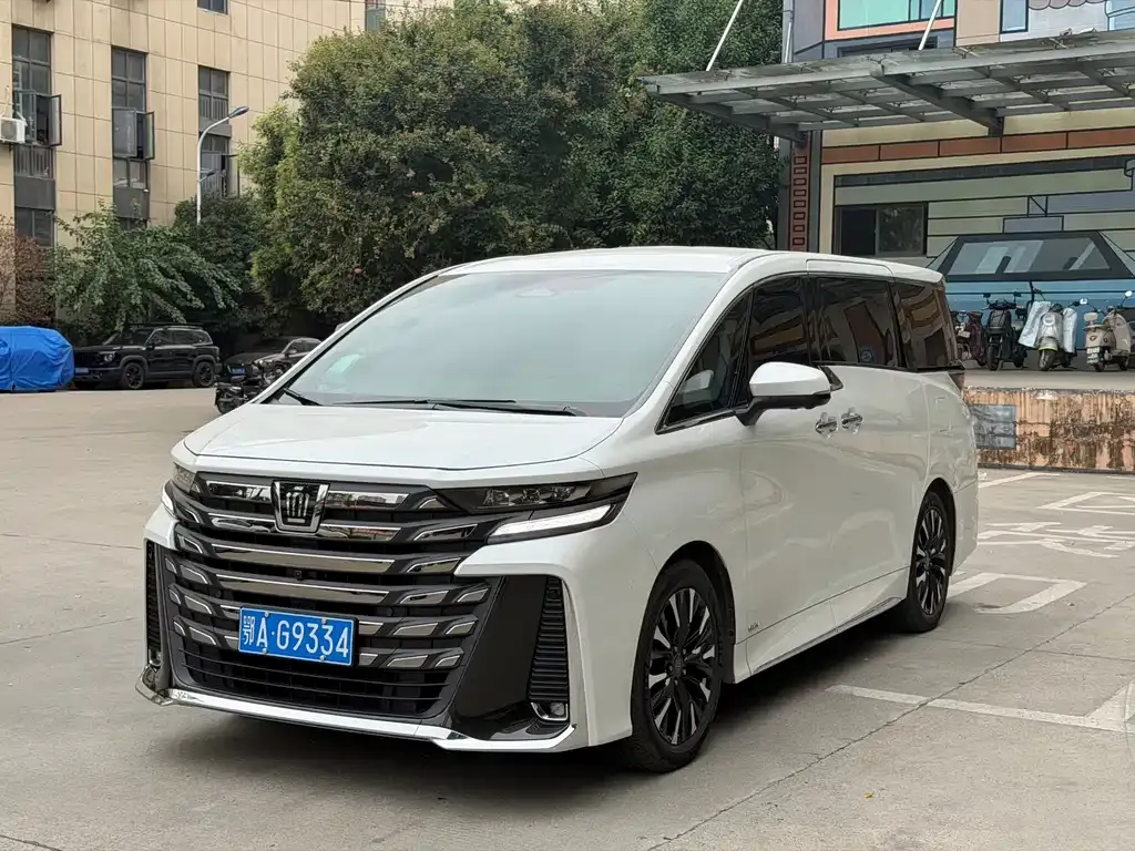 Toyota Vellfire — фото 1