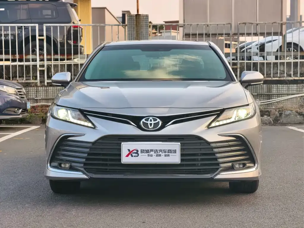 Toyota Camry — фото 7