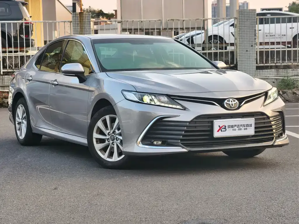 Toyota Camry — фото 5