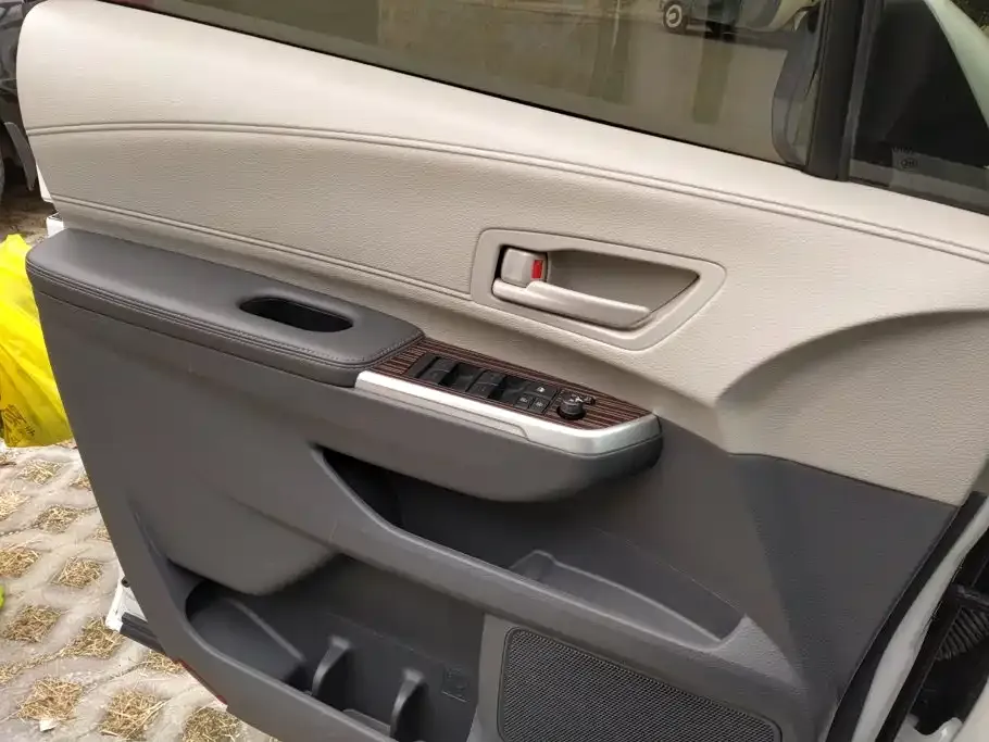 Toyota Sienna — фото 3