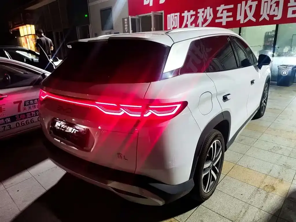 BYD L DM-i — фото 5