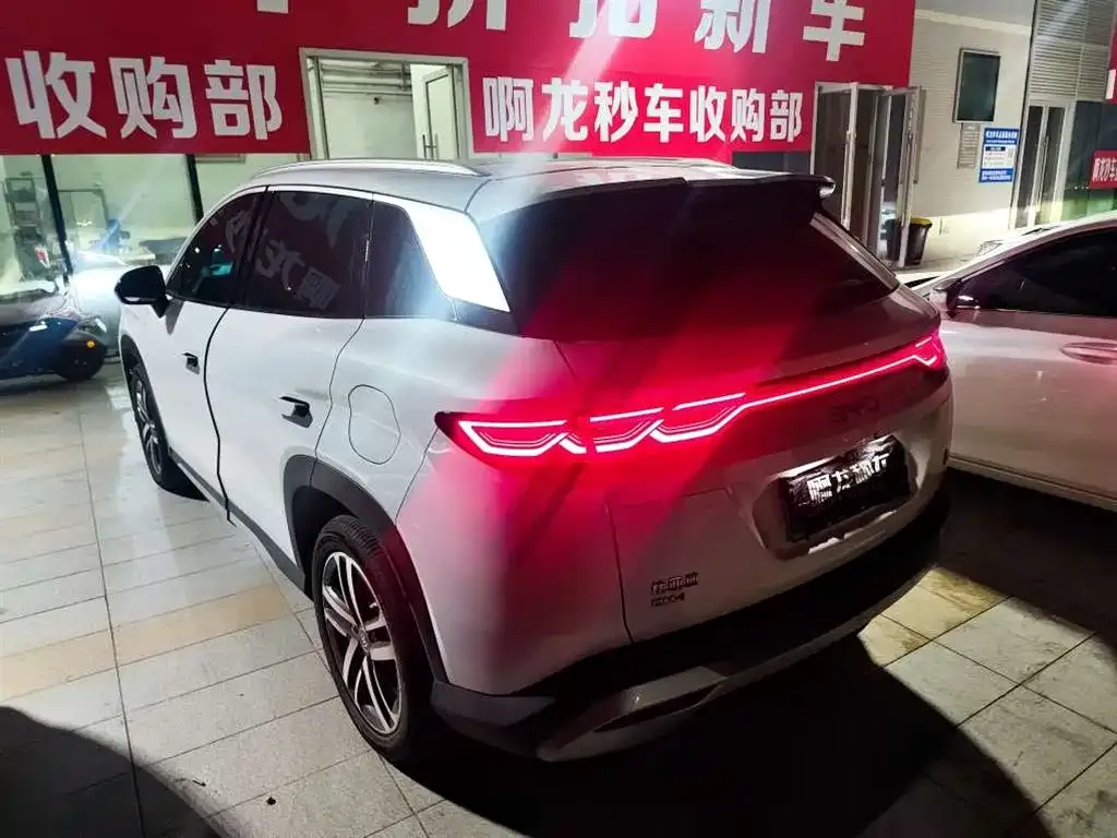 BYD L DM-i — фото 10