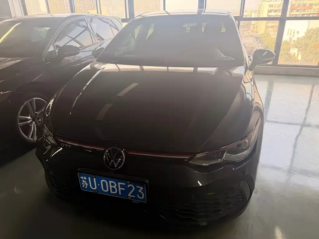 Volkswagen Golf GTI — фото 1