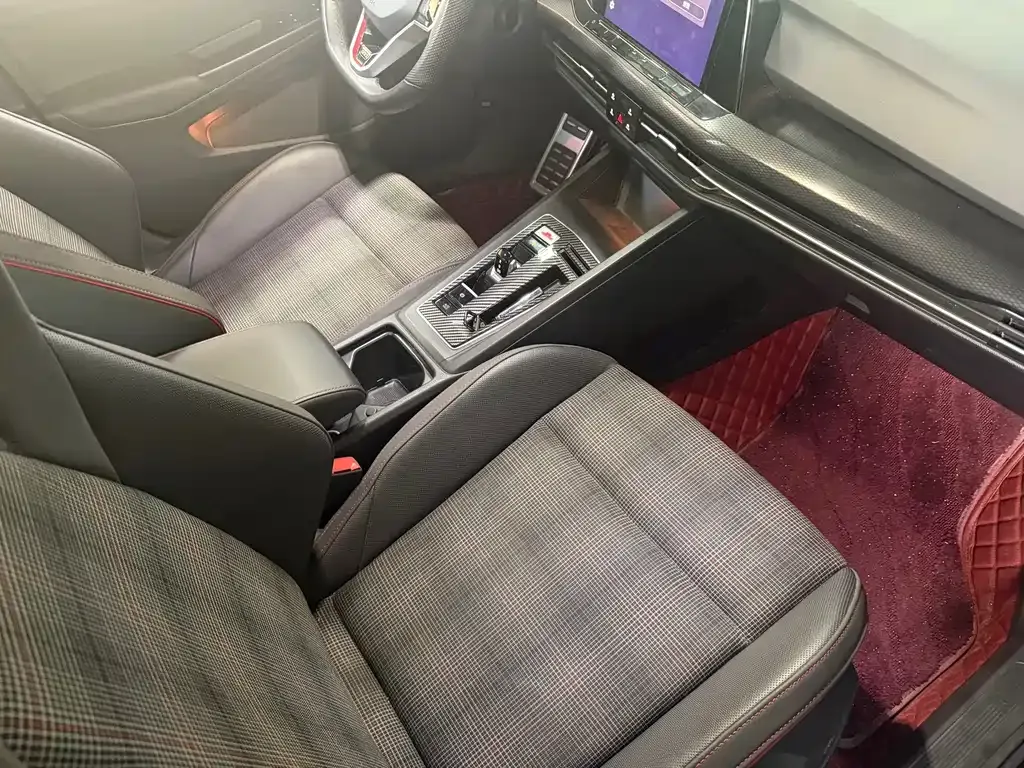 Volkswagen Golf GTI — фото 6