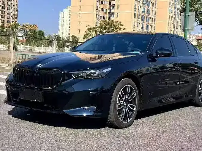 BMW 5 Series — фото 1