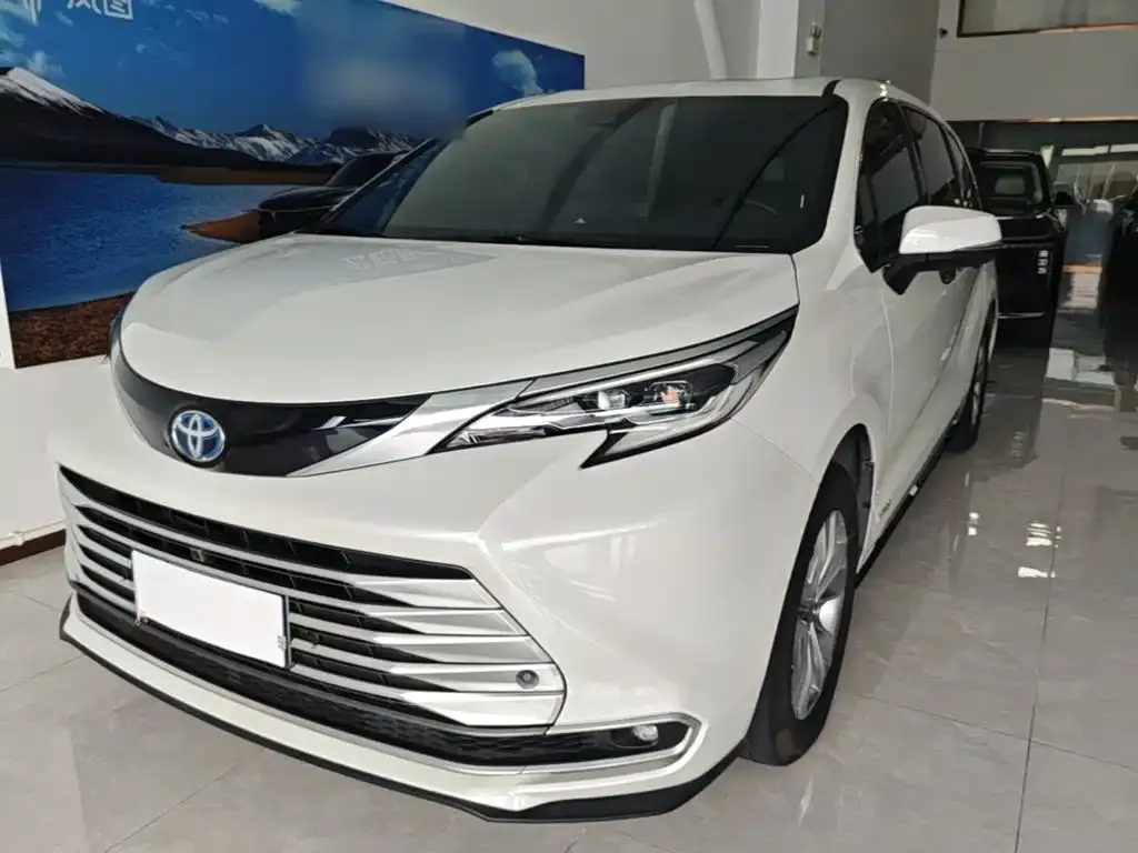 Toyota Sienna — фото 1