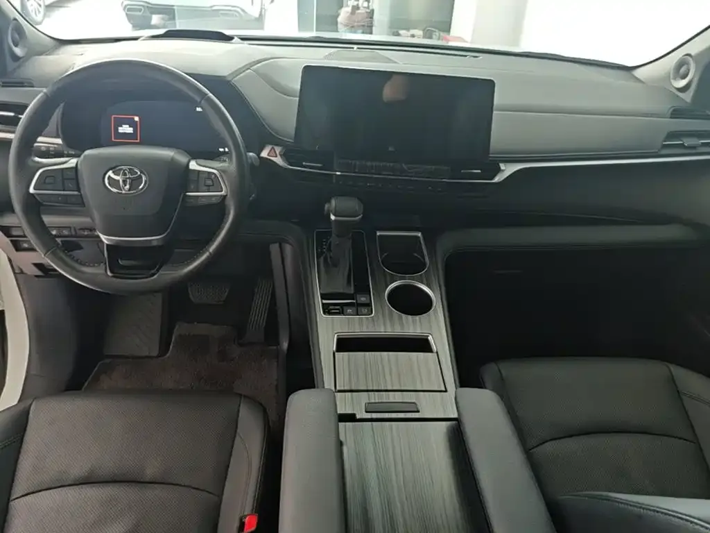 Toyota Sienna — фото 9
