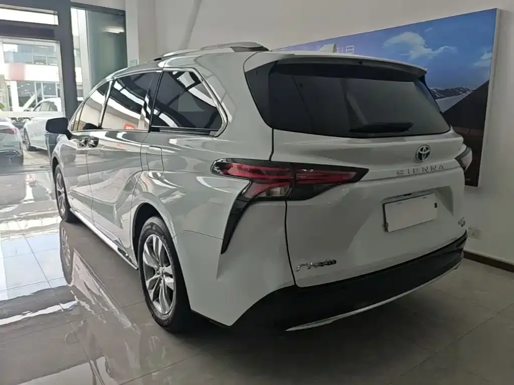 Toyota Sienna — фото 6