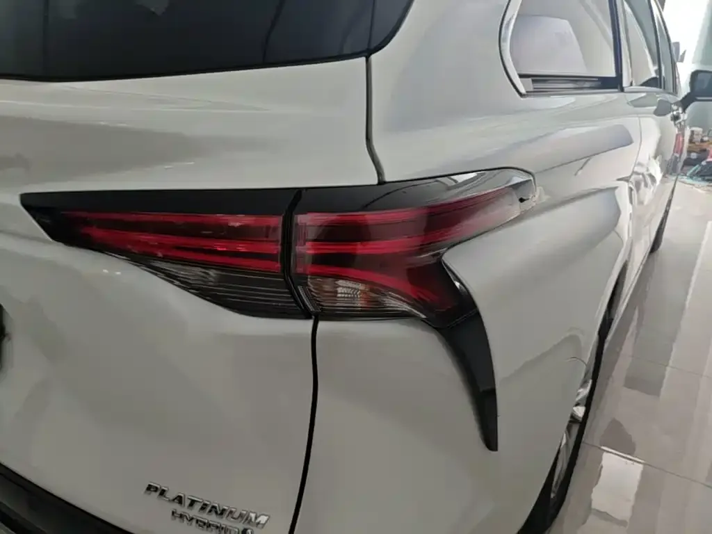Toyota Sienna — фото 2