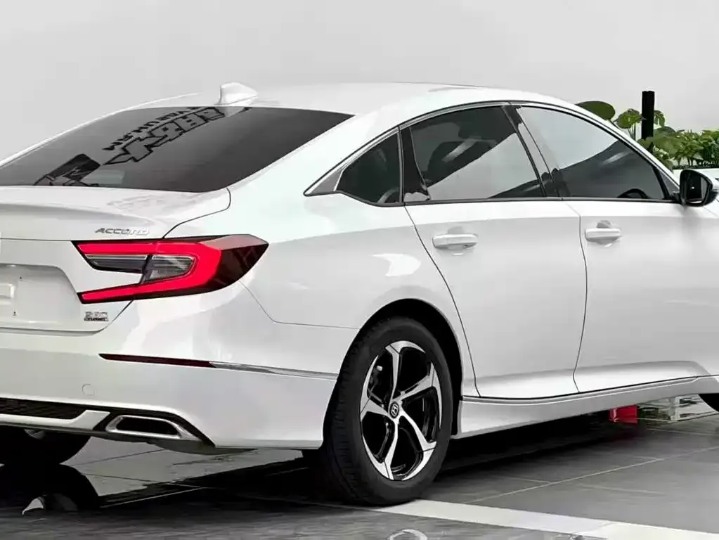 Honda Accord — фото 7