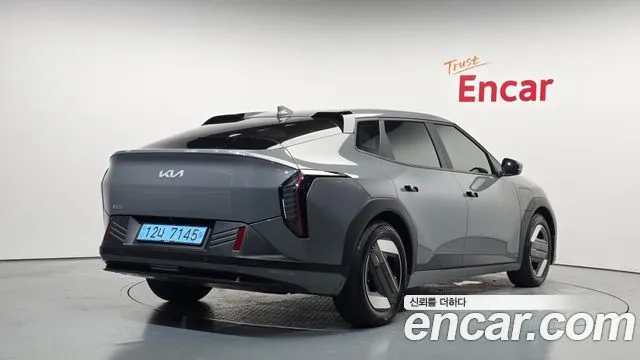 Kia EV4 — фото 8