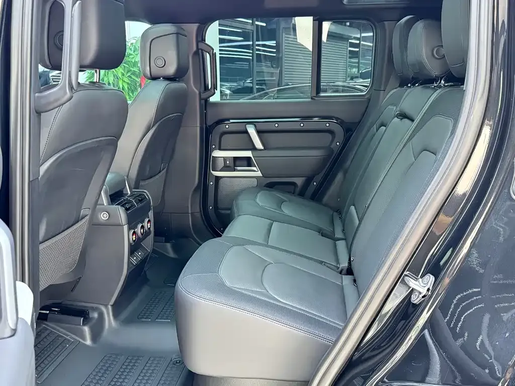 Land Rover Defender — фото 10