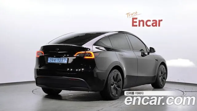 Tesla Model Y — фото 3