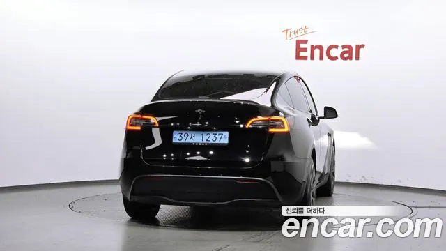 Tesla Model Y — фото 6