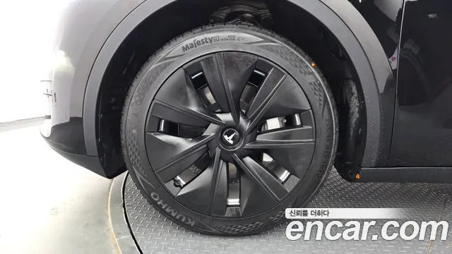 Tesla Model Y — фото 9