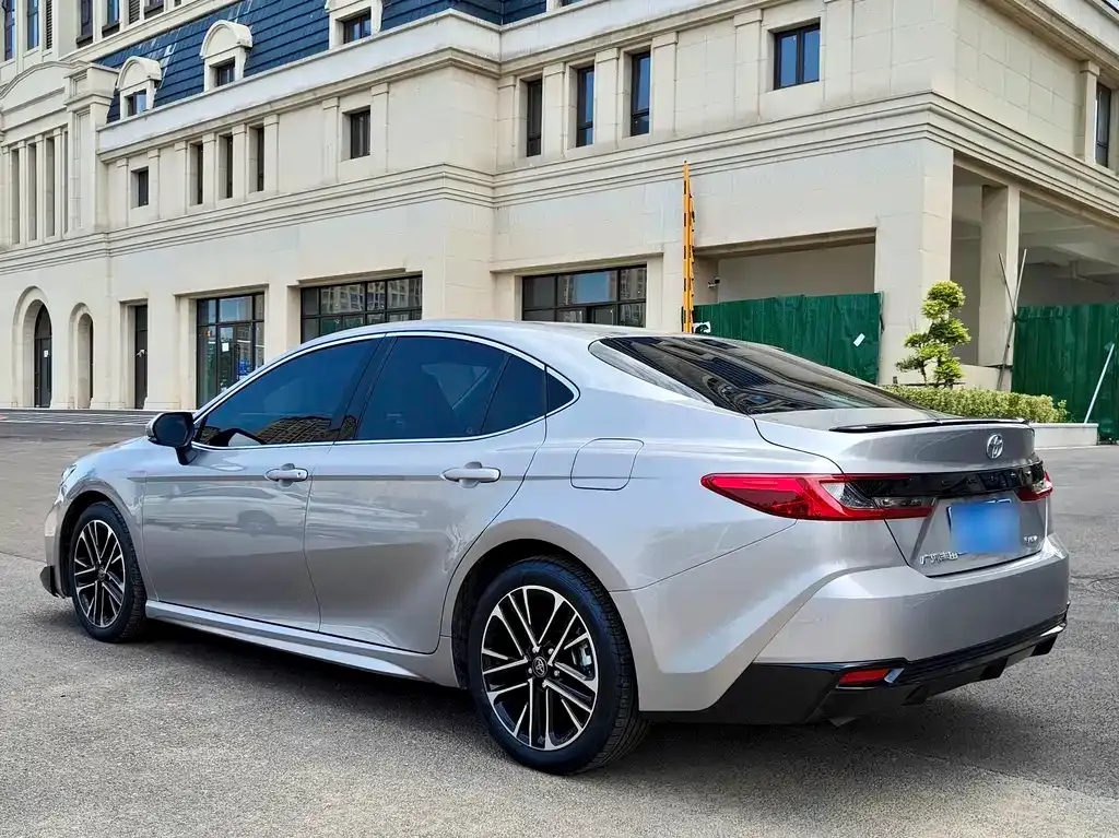 Toyota Camry — фото 4