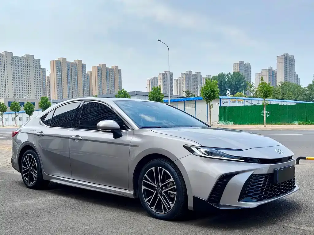 Toyota Camry — фото 6