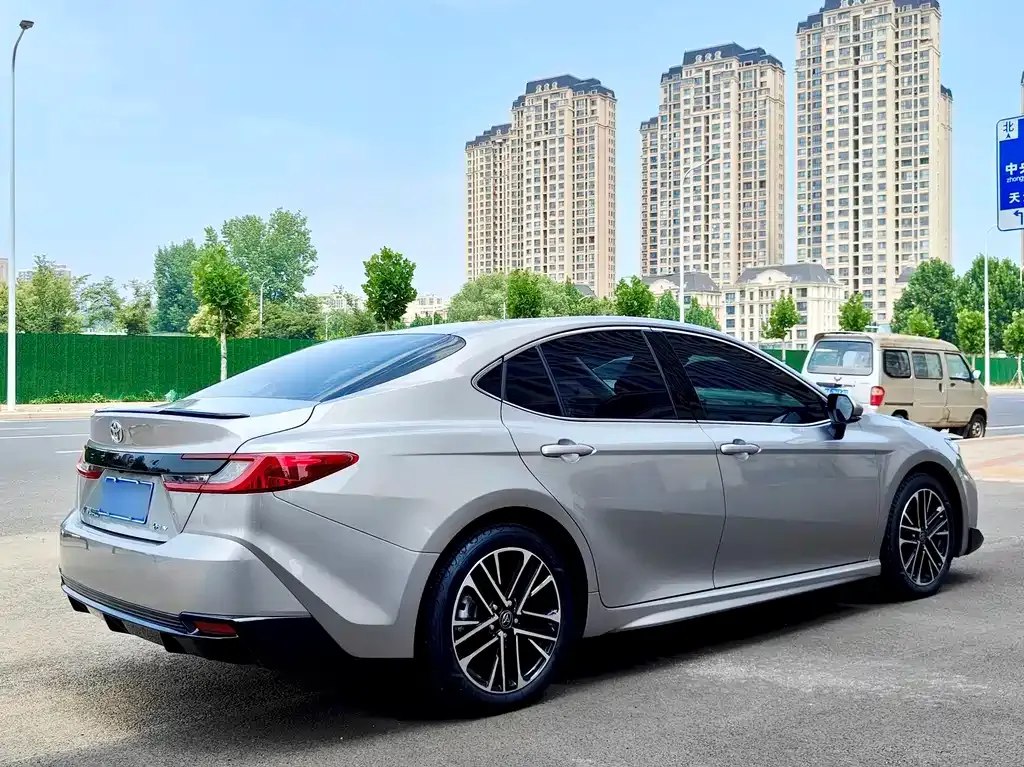Toyota Camry — фото 10
