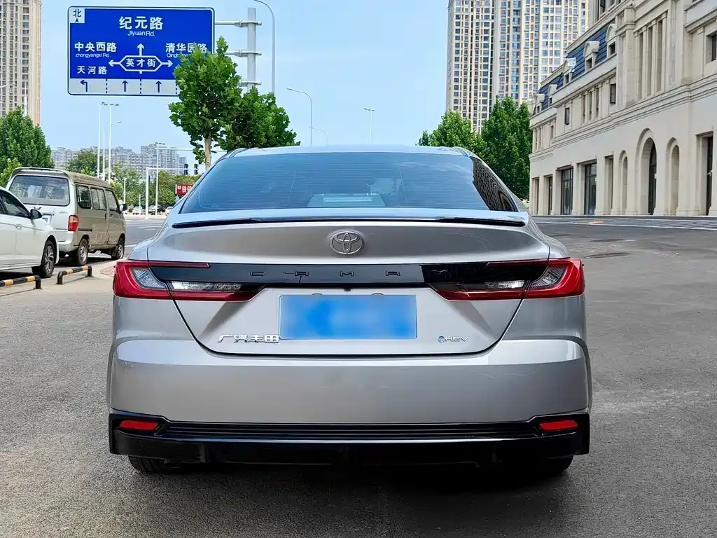 Toyota Camry — фото 3