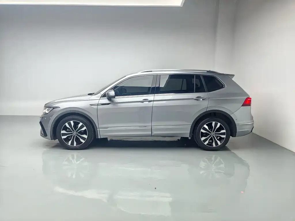 Volkswagen Tiguan L — фото 3