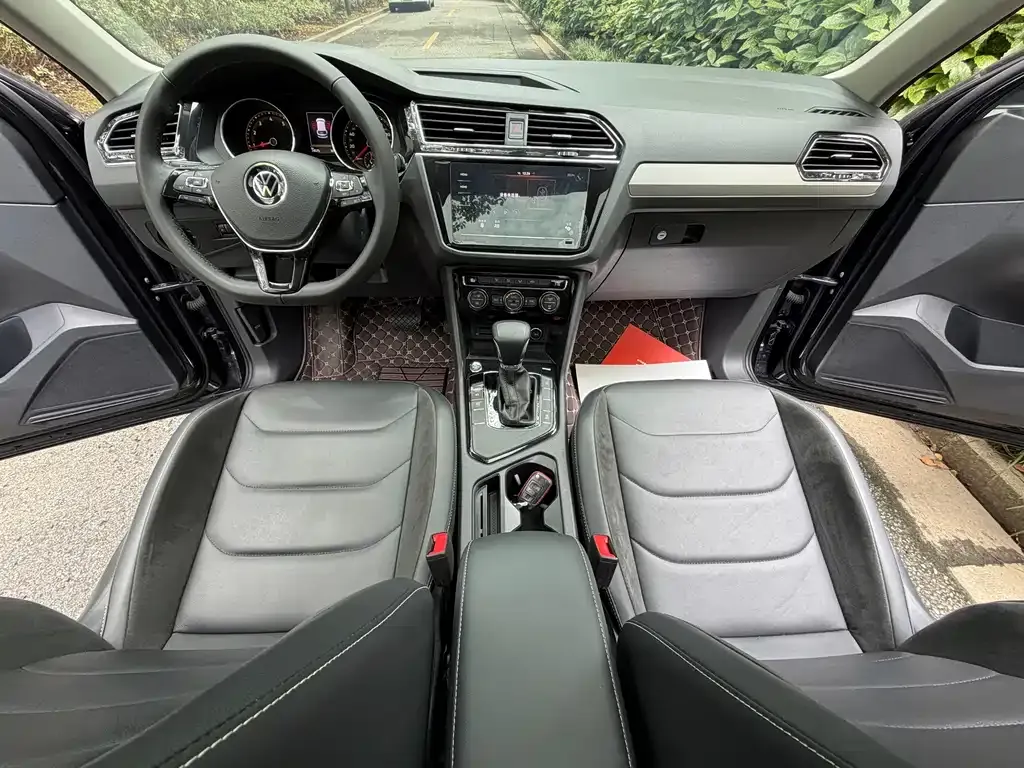Volkswagen Tiguan L — фото 3