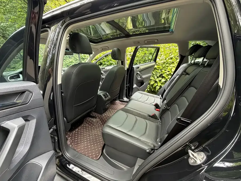 Volkswagen Tiguan L — фото 2