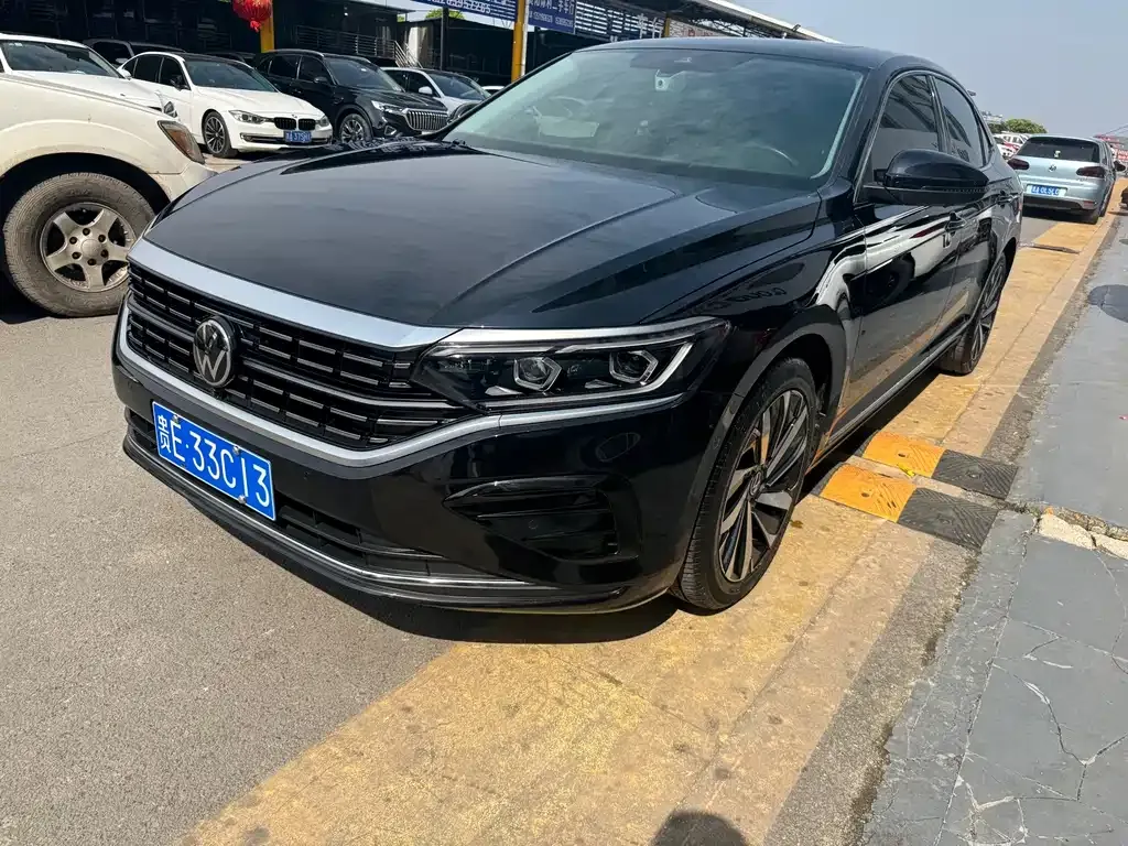Volkswagen Passat — фото 1