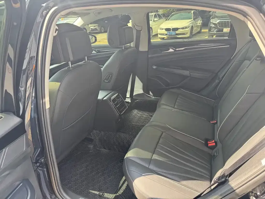 Volkswagen Passat — фото 7