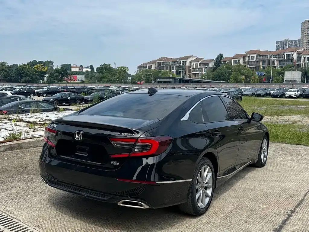 Honda Accord — фото 8
