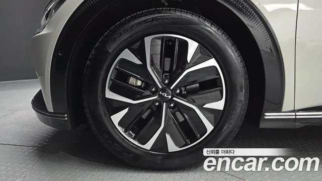 Kia EV6 — фото 7