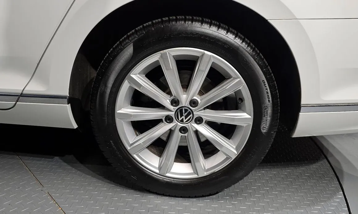 Volkswagen Passat — фото 9