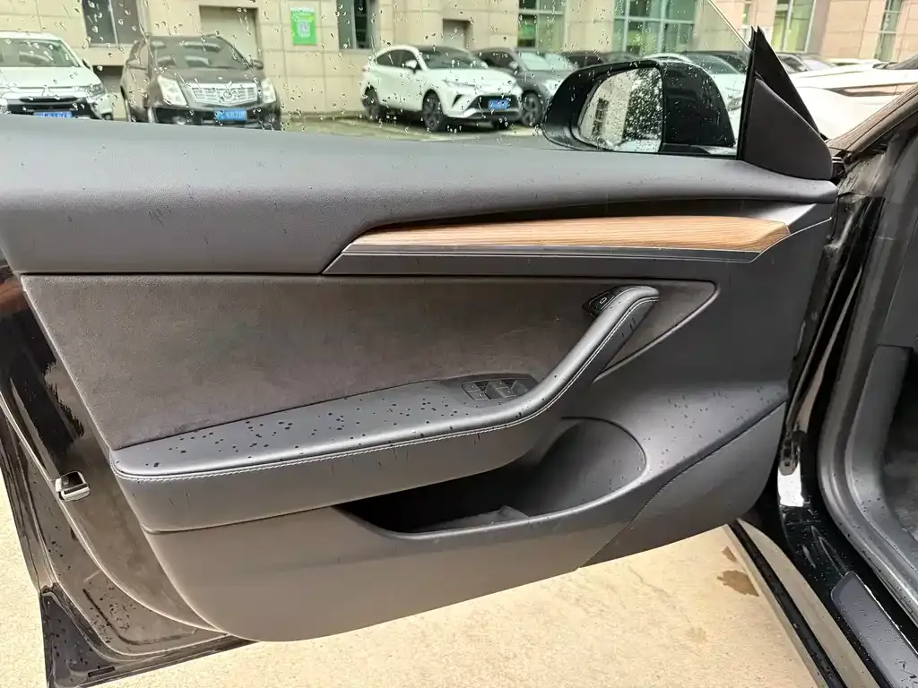 Tesla Model 3 — фото 10