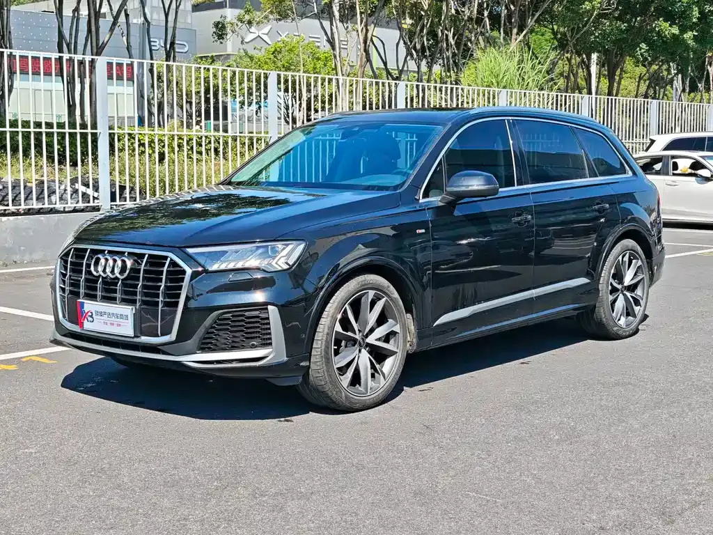Audi Q7 — фото 1