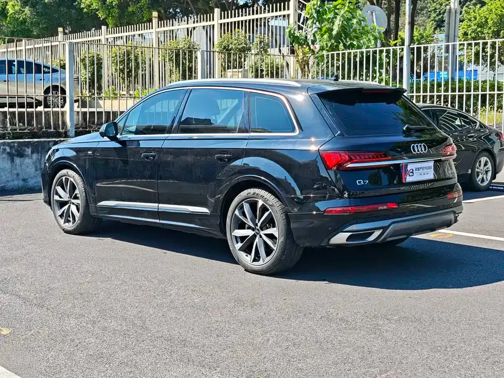 Audi Q7 — фото 4