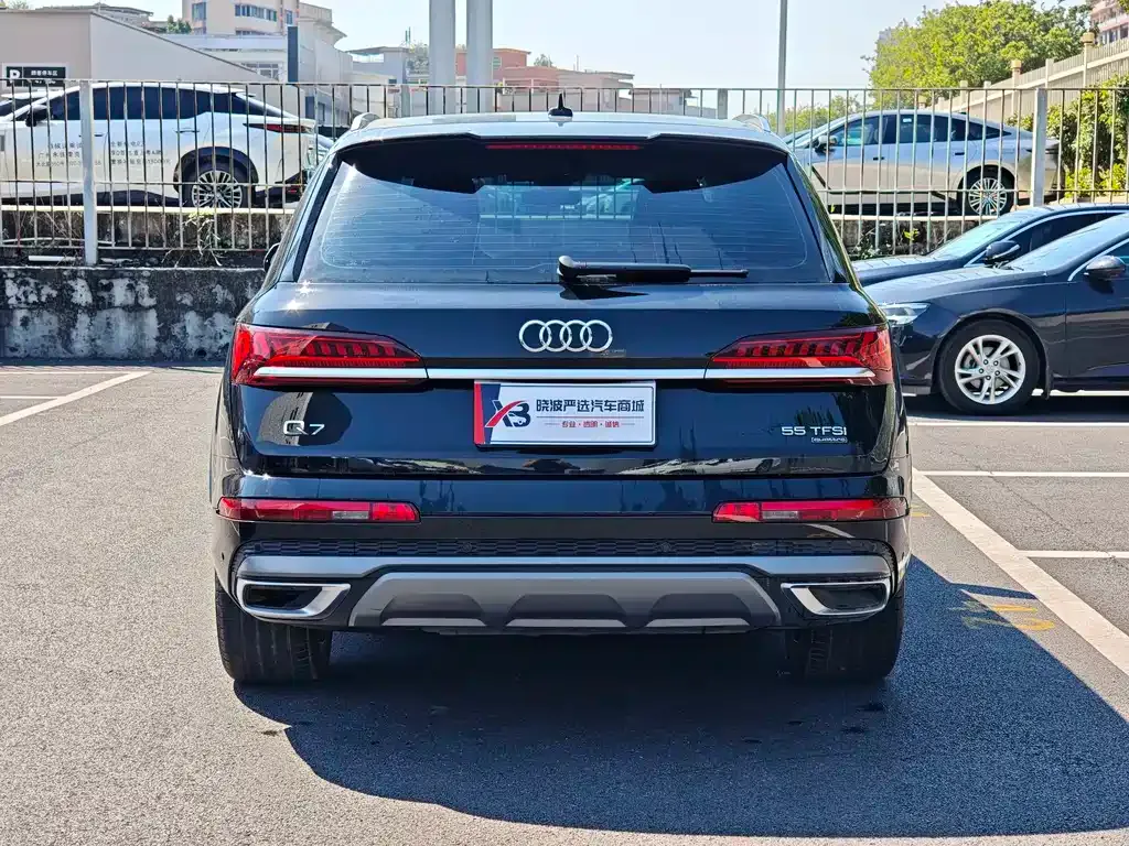 Audi Q7 — фото 9