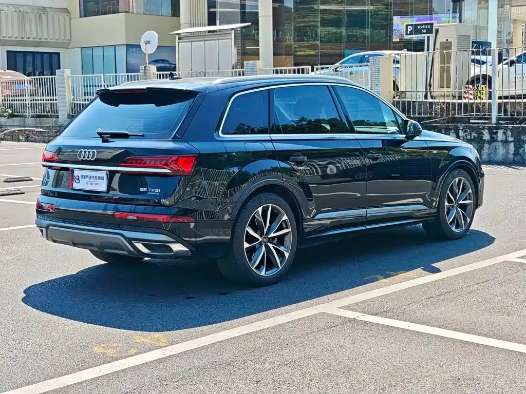 Audi Q7 — фото 3