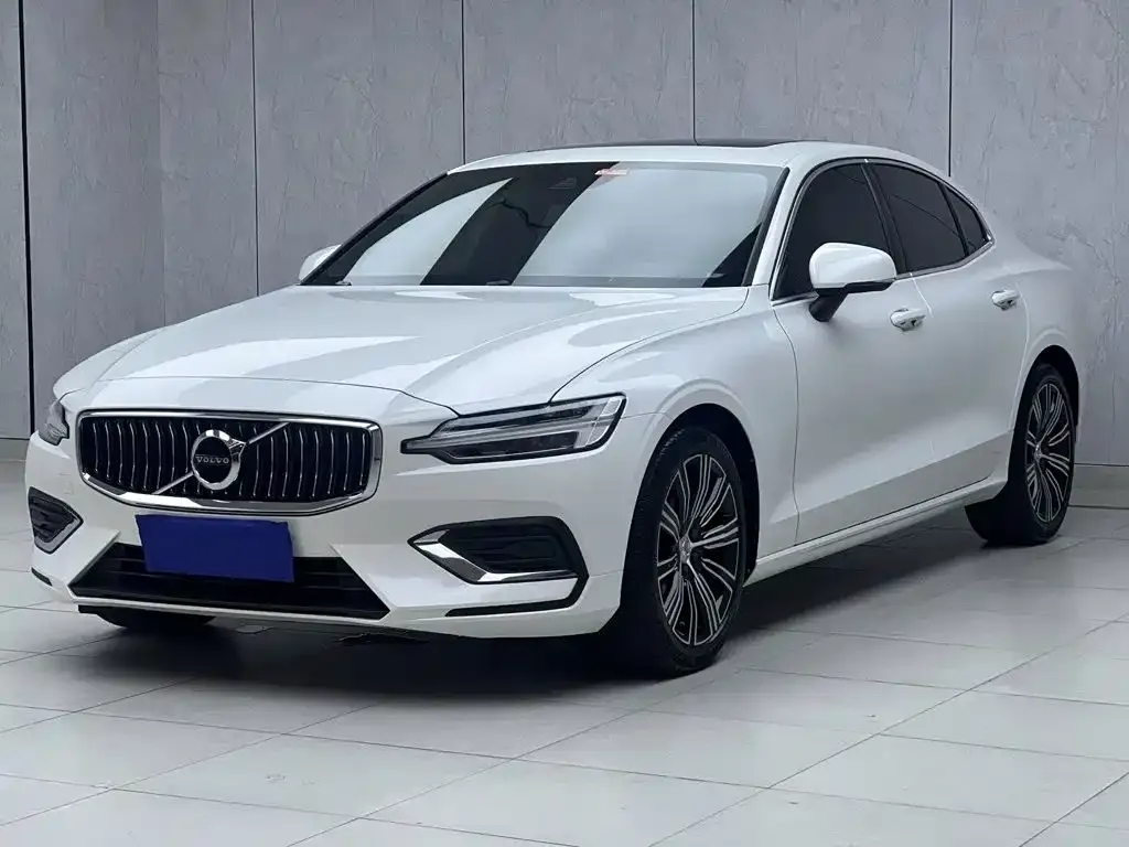 Volvo S60 — фото 1