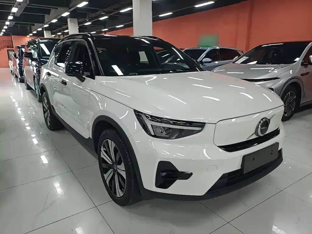 Volvo XC40 NEV — фото 6