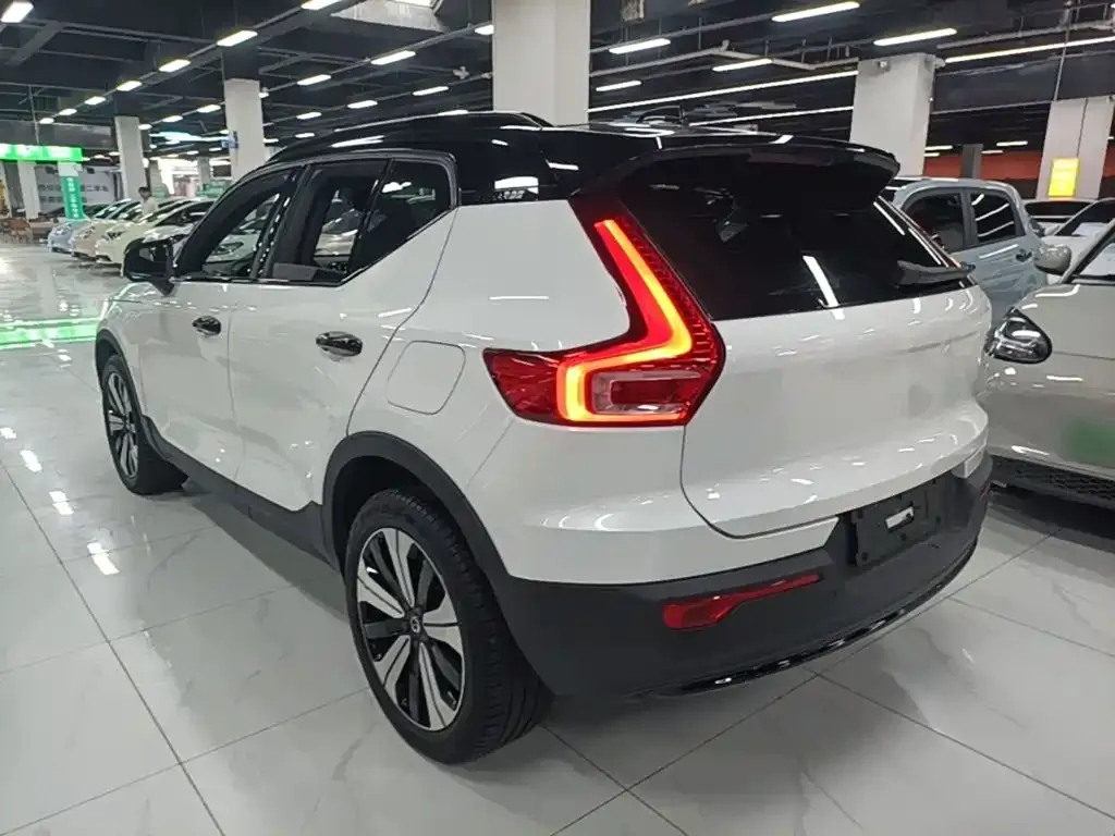 Volvo XC40 NEV — фото 10