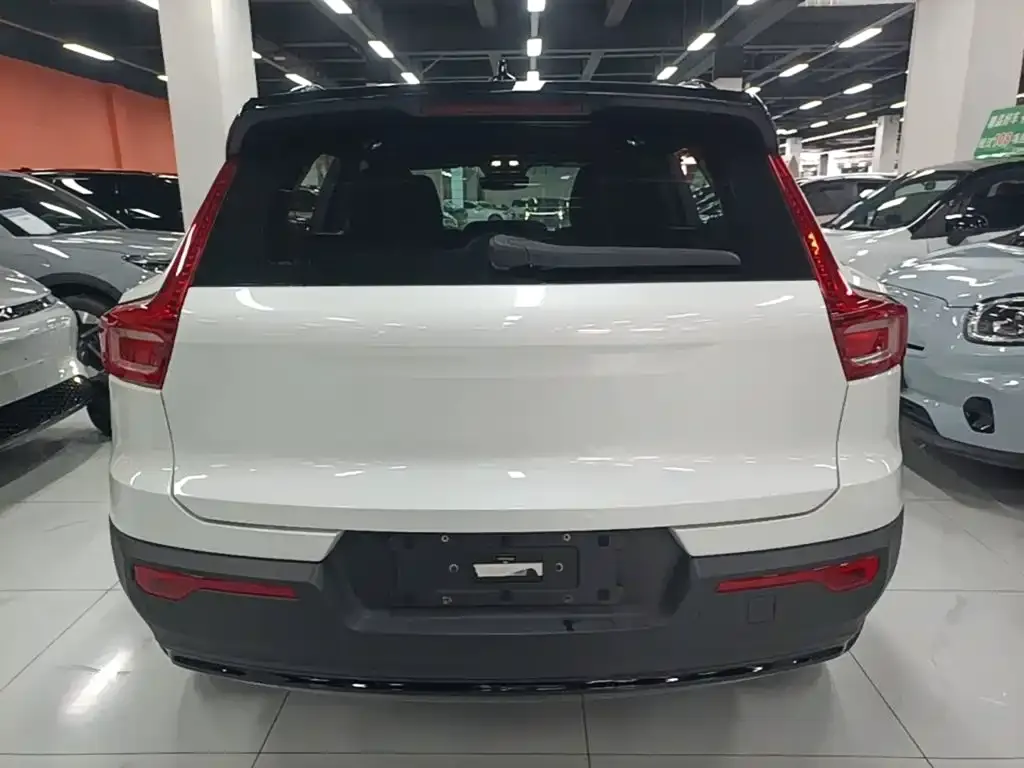 Volvo XC40 NEV — фото 4