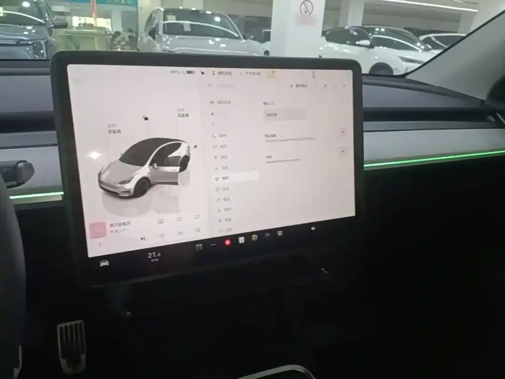 Tesla Model Y — фото 8
