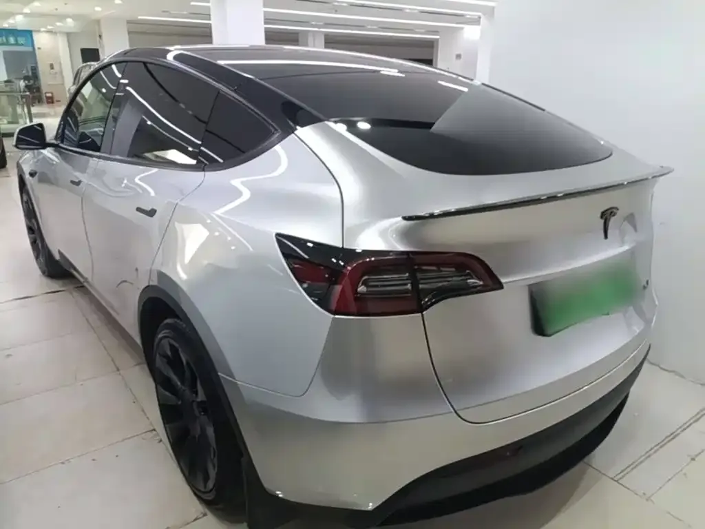 Tesla Model Y — фото 10