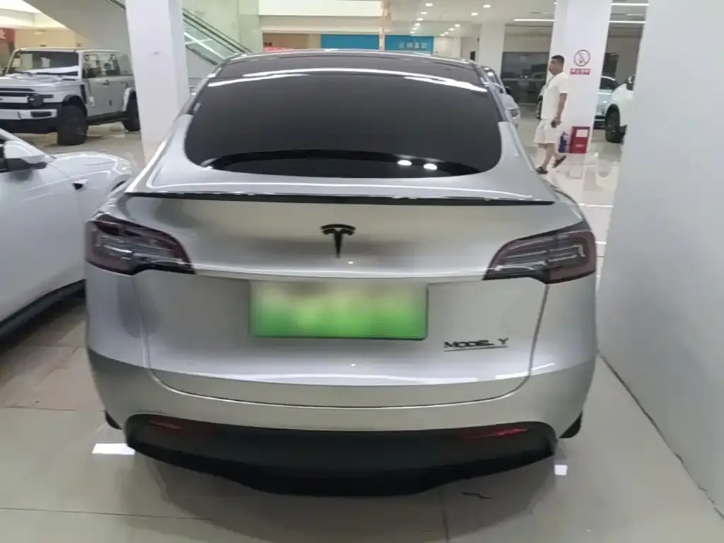 Tesla Model Y — фото 7