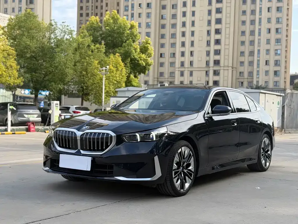 BMW 5 Series — фото 1