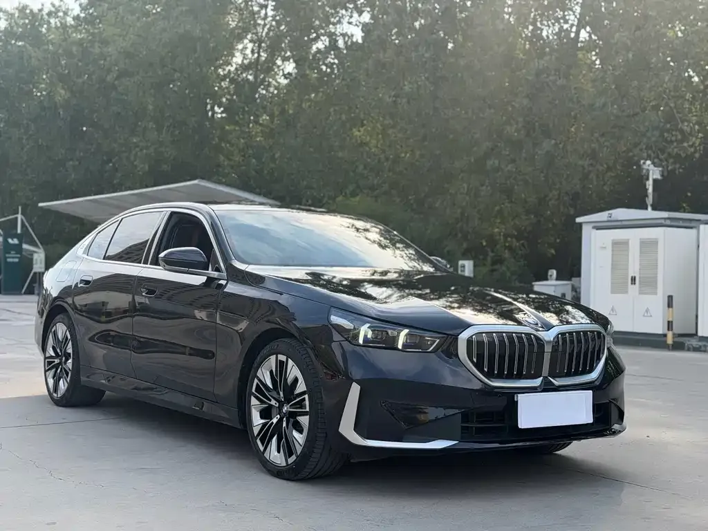 BMW 5 Series — фото 2
