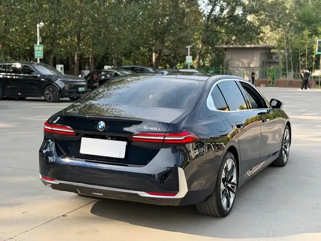 BMW 5 Series — фото 10